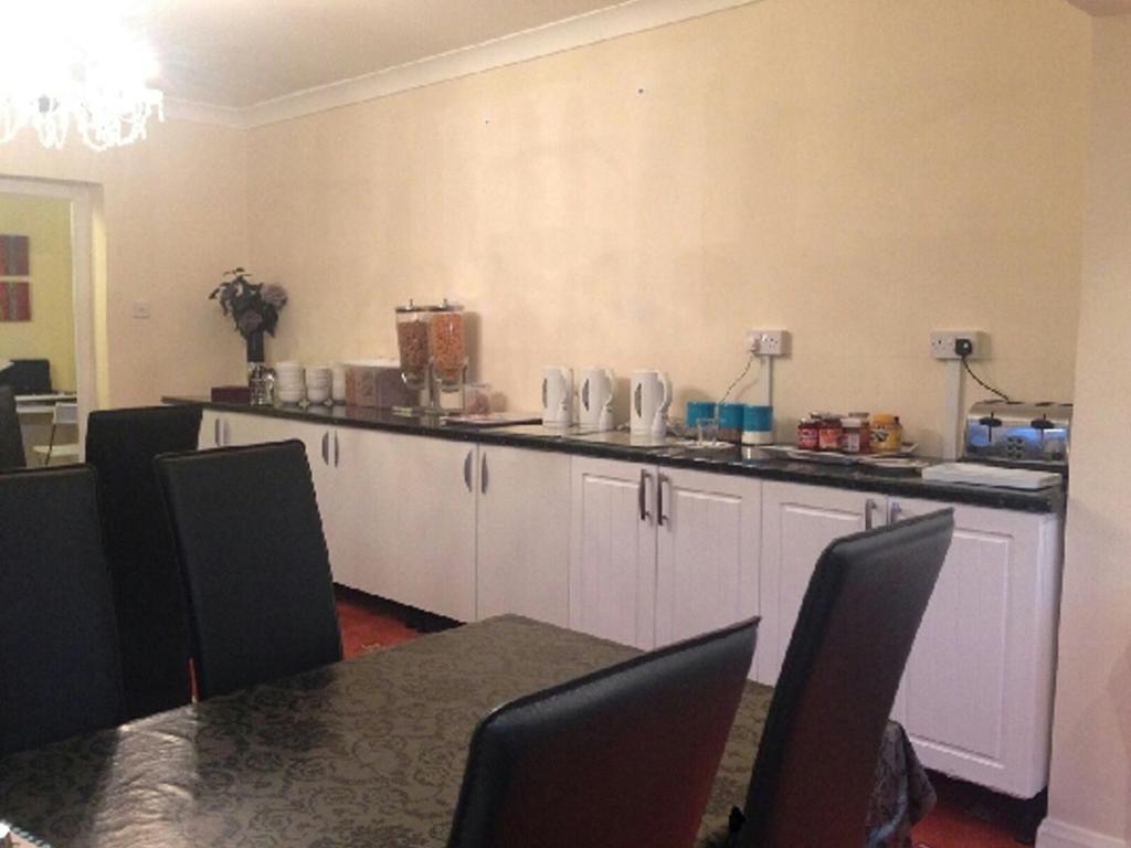 London Heathrow Guesthouse Ґіллінґдон Екстер'єр фото
