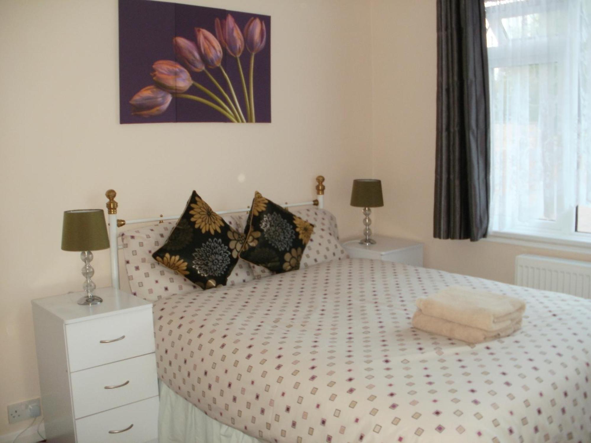 London Heathrow Guesthouse Ґіллінґдон Екстер'єр фото